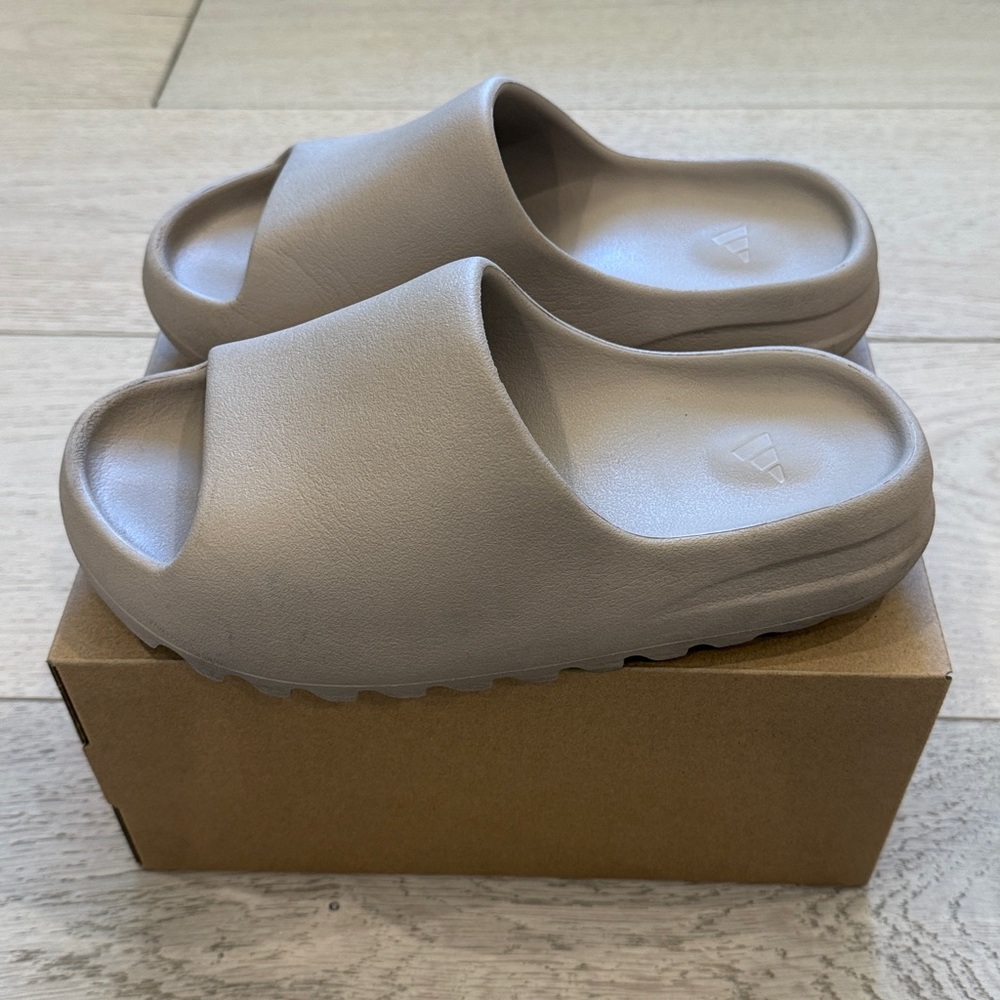 Adidas Yeezy Slide in Pure | Mens 7 Womens 8 | 2021 Re-Release - Picture 6 of 14